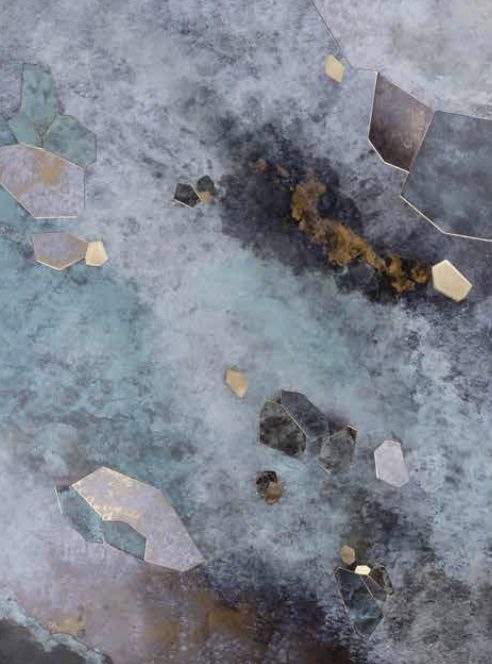 métal matériau de caractère, marqueterie de métal, patine sur métal, laiton Antoine Dariule Tableau en marqueterie de laiton patiné Finition : vernis brillant Poids : 5 kg