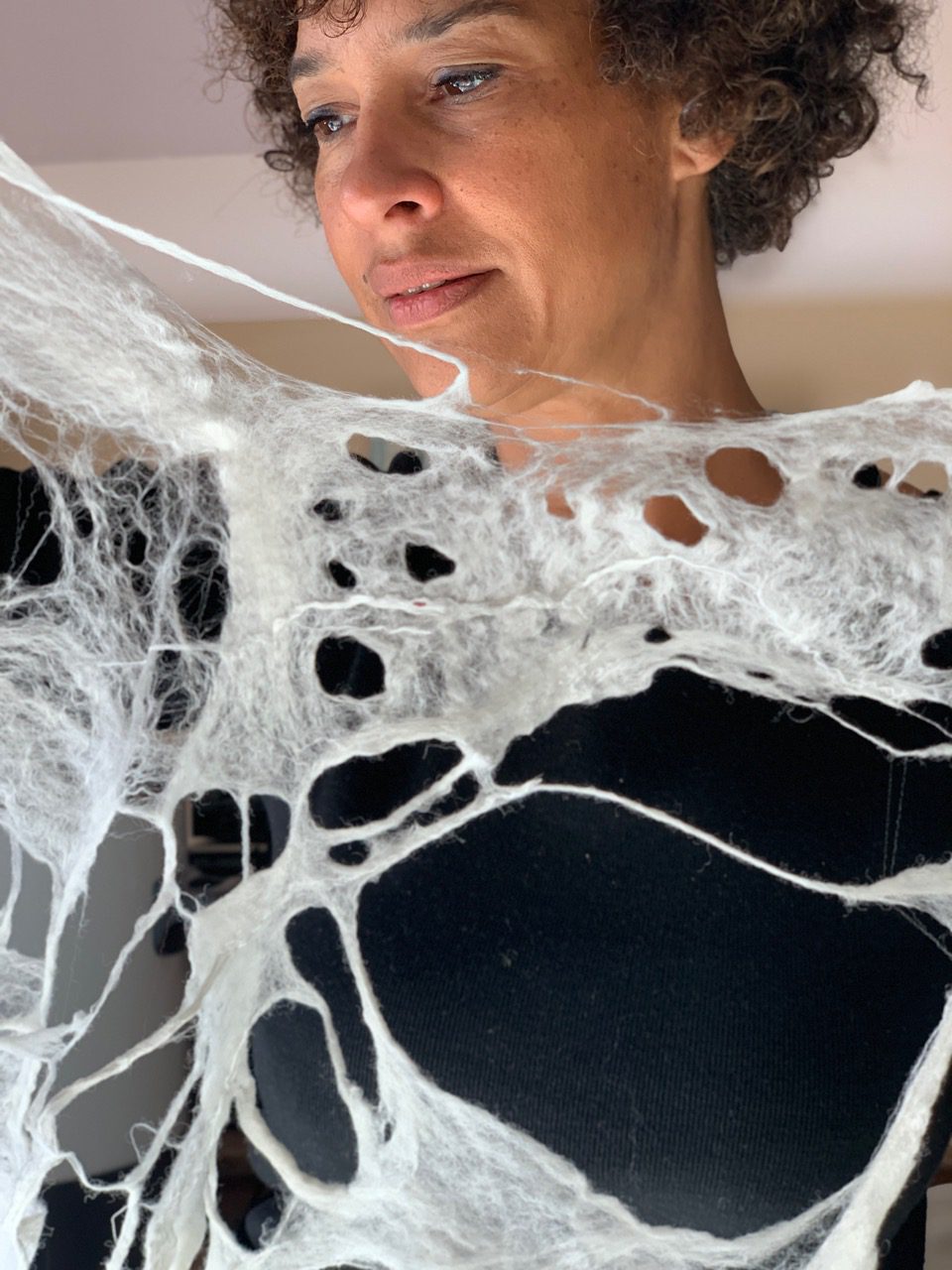 portrait artiste son atelier Aurélia Westray, feutre contemporain art