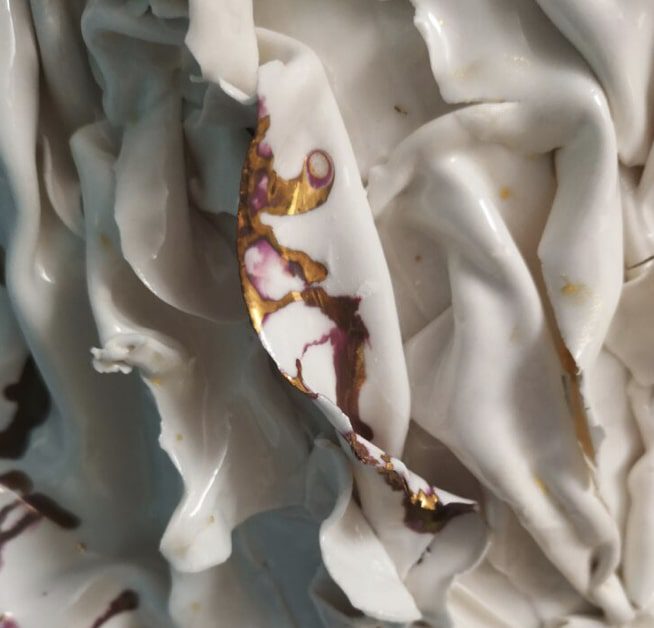 porcelaine de Limoges, artiste contemporain, Dora Stanczel, porcelaine plissée