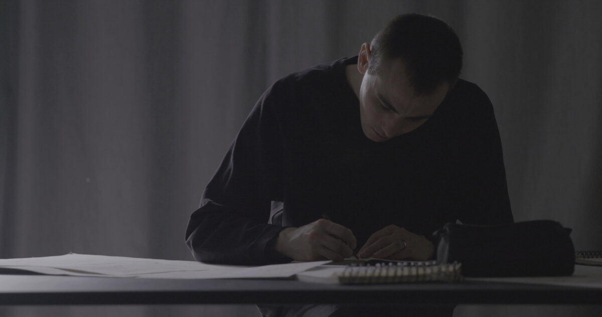 portrait William Guillon at his workshop by Maison Mouton Noir