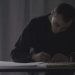 portrait William Guillon at his workshop by Maison Mouton Noir