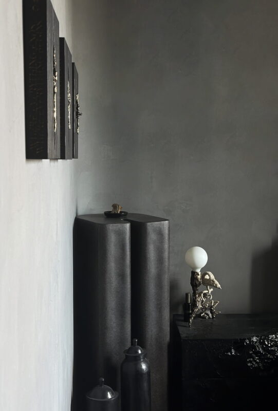 brutalist private residence with bespoke sculpture in bronze by William Guillon 